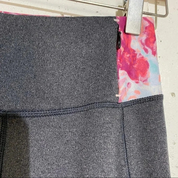 Calia Essential print S gray & pink capri leggings - Picture 7 of 7